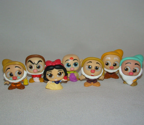 Disney Doorables Snow White, Dopey, Grumpy, Happy, Sneezy, Doc & Bashful
